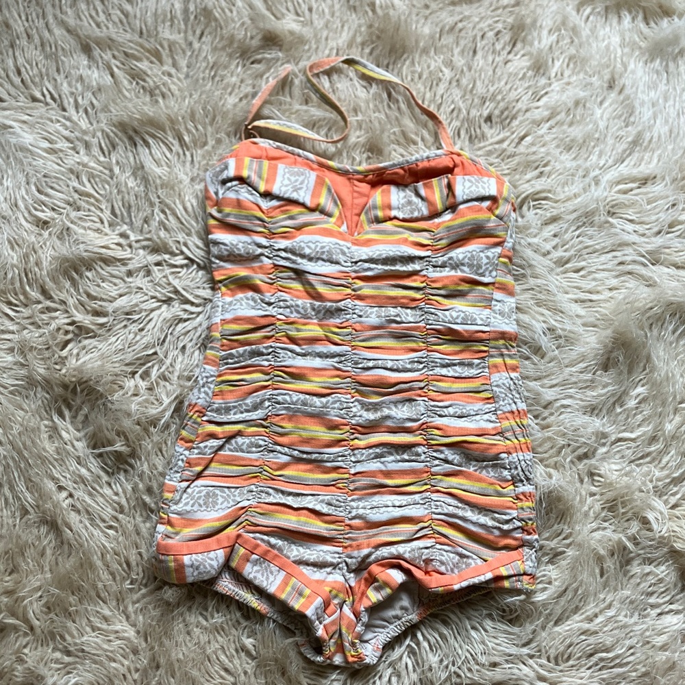 Vintage One-Piece Swimsuit 🤩